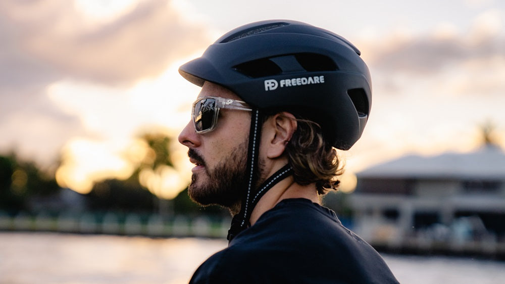 Verstellbarer Fahrradhelm mit LED-Licht